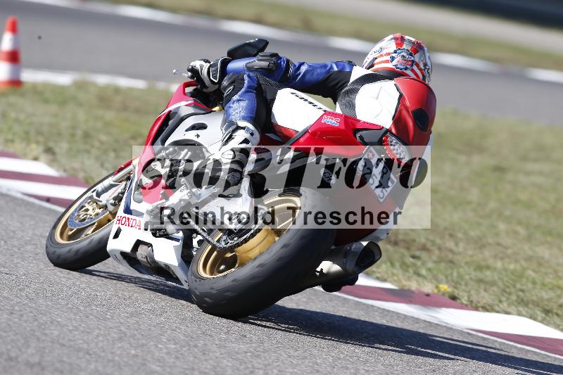 /Archiv-2025/49 26.08.2025 Cornu Master School ADR/rot-rouge/37